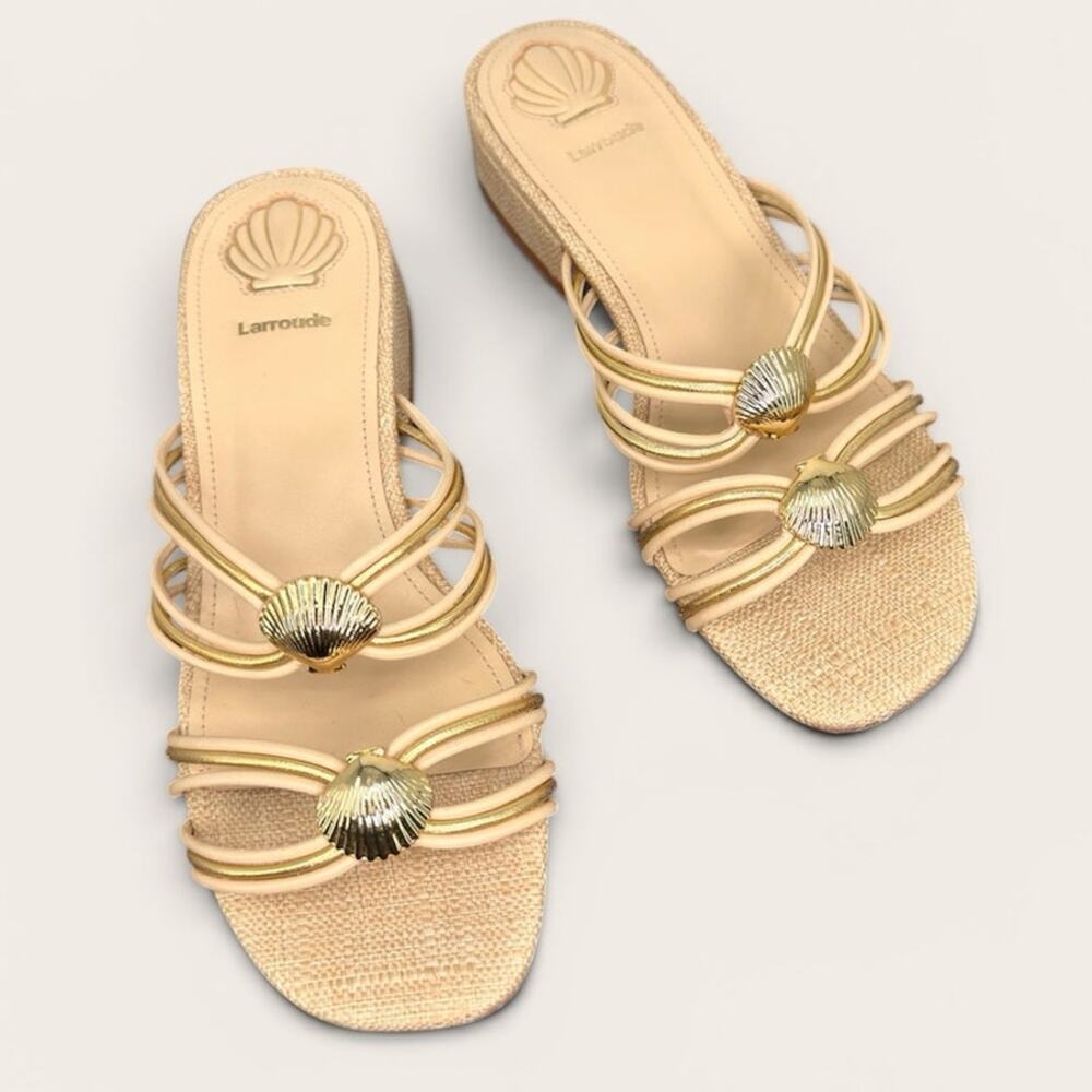 Larroudé Shelly Mule Sandal Strappy Leather Beige Gold Seashell Accent Size 7 - Picture 6 of 16